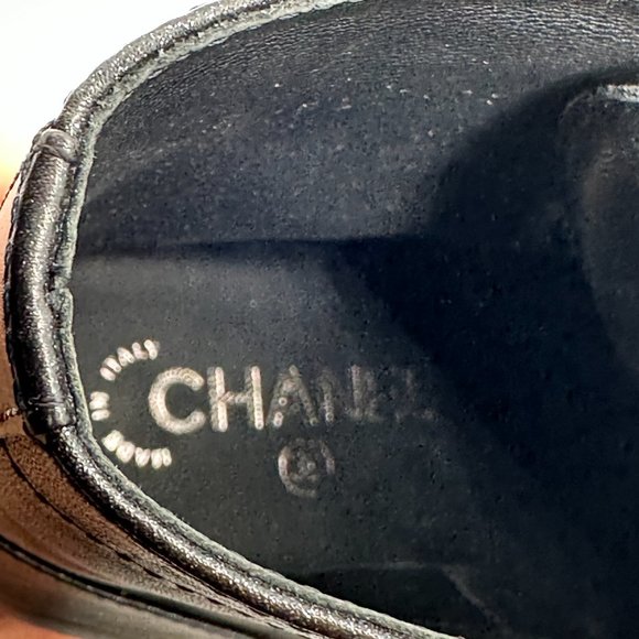 CHANEL 20A Iridescent Leather CC Cap Toe Lace Up Combat Ankle Booties Boots - Picture 16 of 16